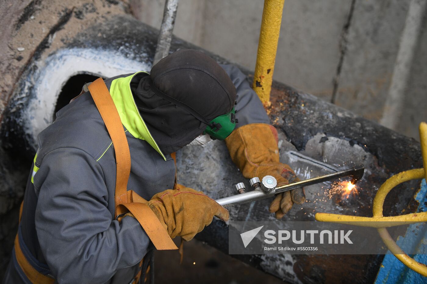 Installing remote control valve on gas pipe