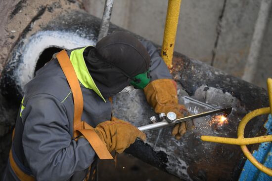 Installing remote control valve on gas pipe
