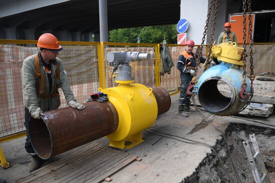Installing remote control valve on gas pipe