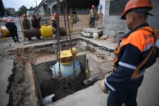 Installing remote control valve on gas pipe