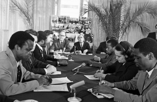 "Soviet Peace Program in Africa" round table