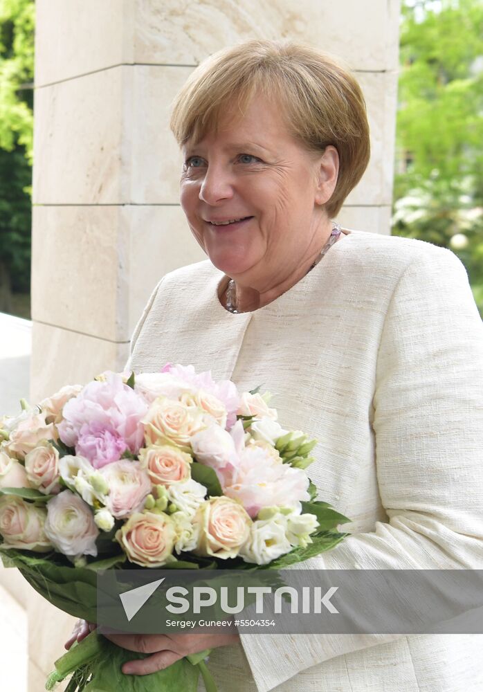 President Vladimir Putin meets with German Chancellor Angela Merkel