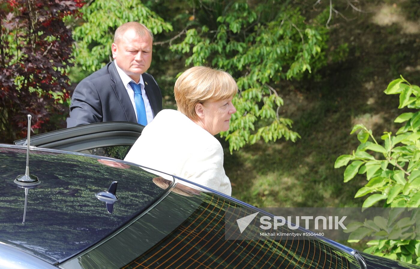 President Vladimir Putin meets with German Chancellor Angela Merkel