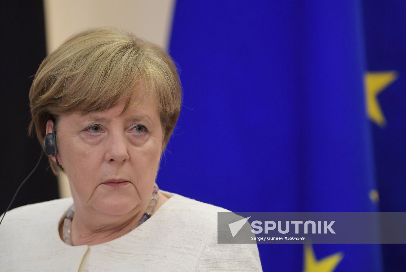 President Vladimir Putin meets with German Chancellor Angela Merkel