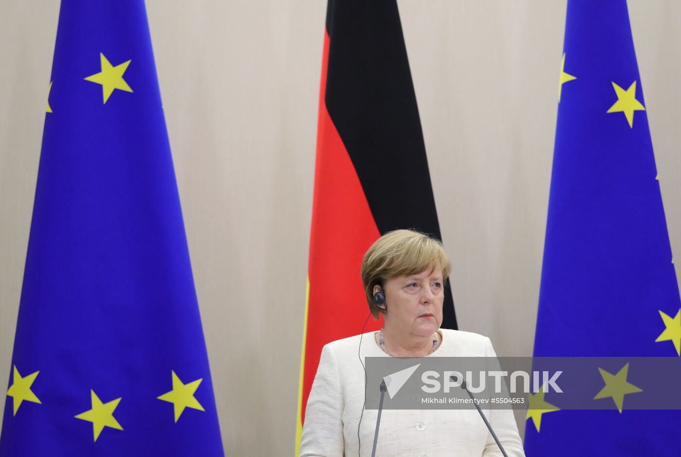 President Vladimir Putin meets with German Chancellor Angela Merkel