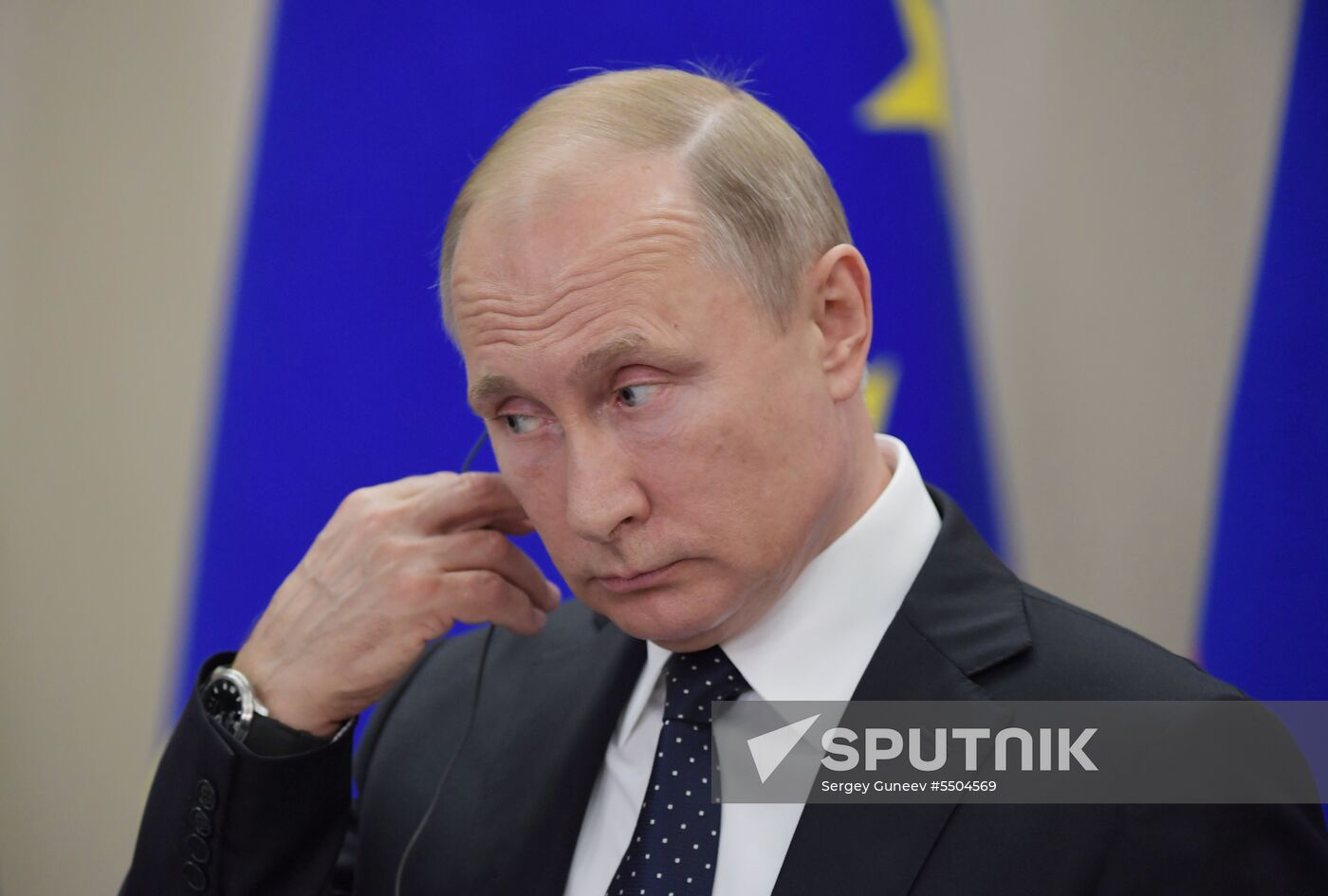 President Vladimir Putin meets with German Chancellor Angela Merkel