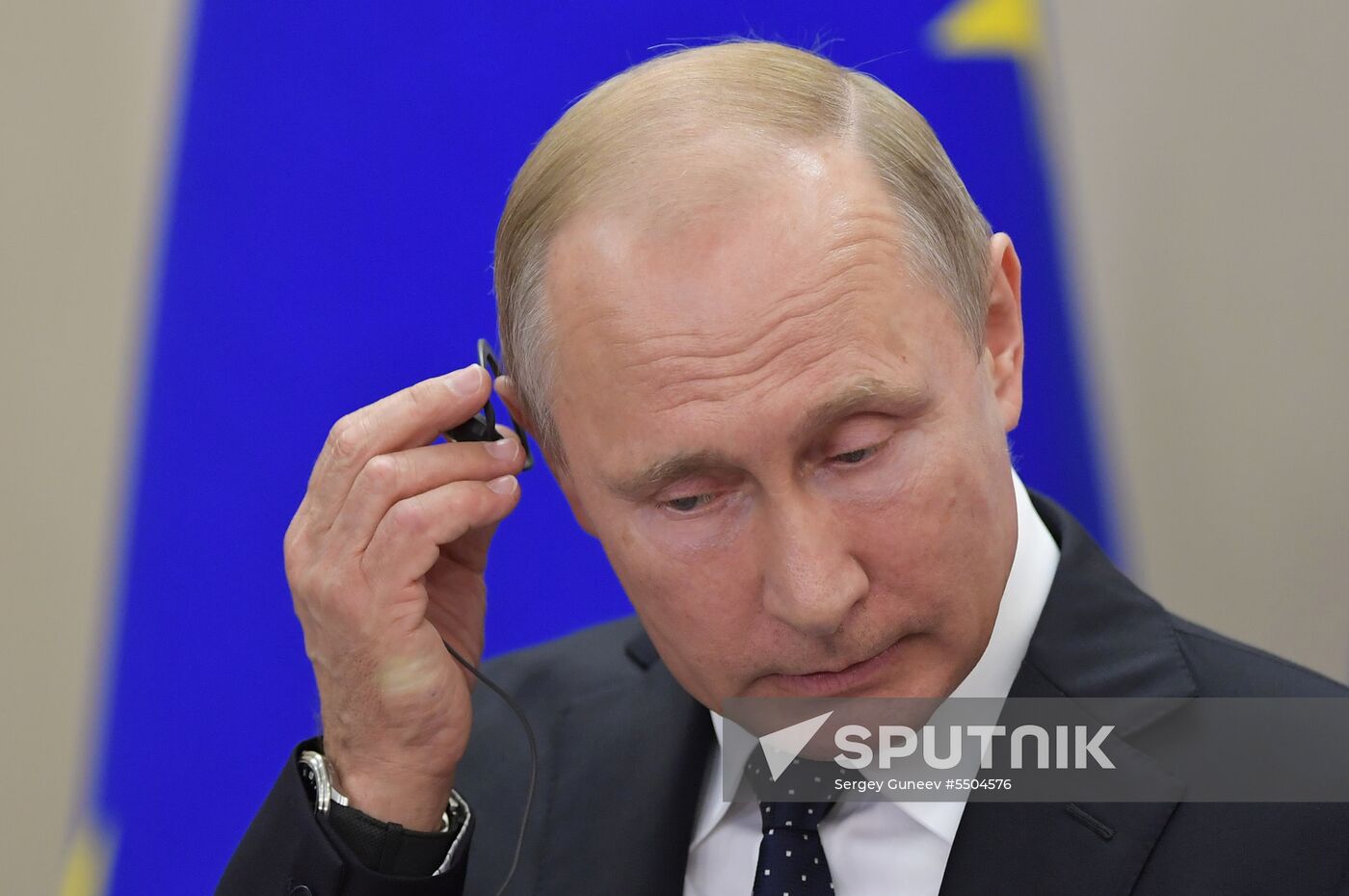 President Vladimir Putin meets with German Chancellor Angela Merkel