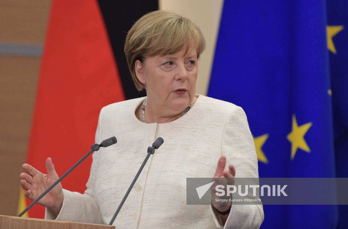 President Vladimir Putin meets with German Chancellor Angela Merkel