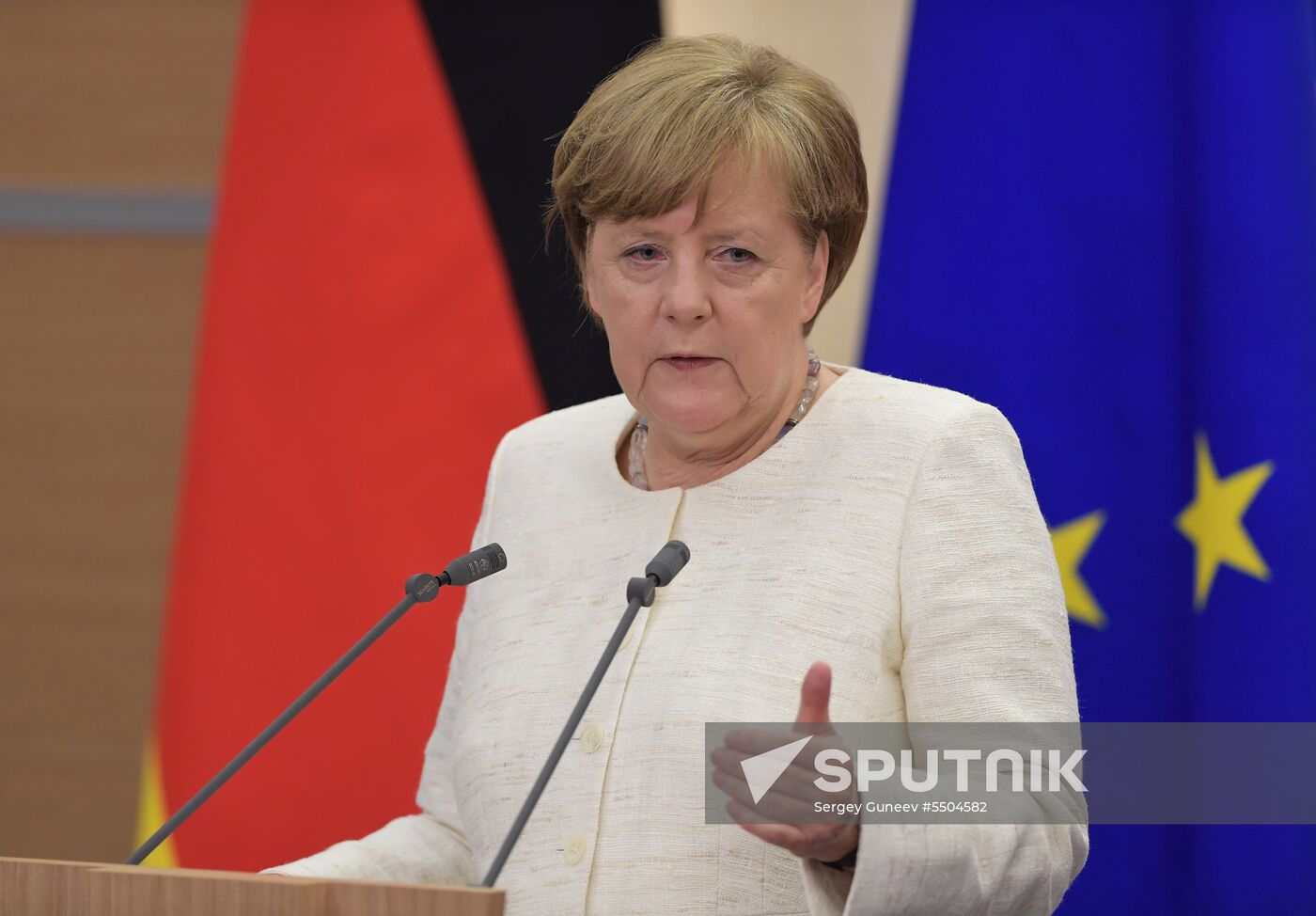 President Vladimir Putin meets with German Chancellor Angela Merkel
