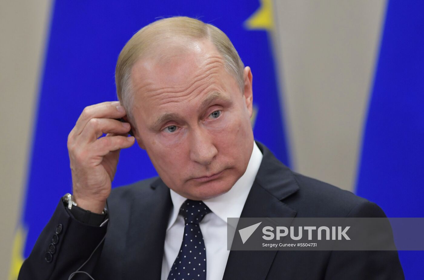 President Vladimir Putin meets with German Chancellor Angela Merkel