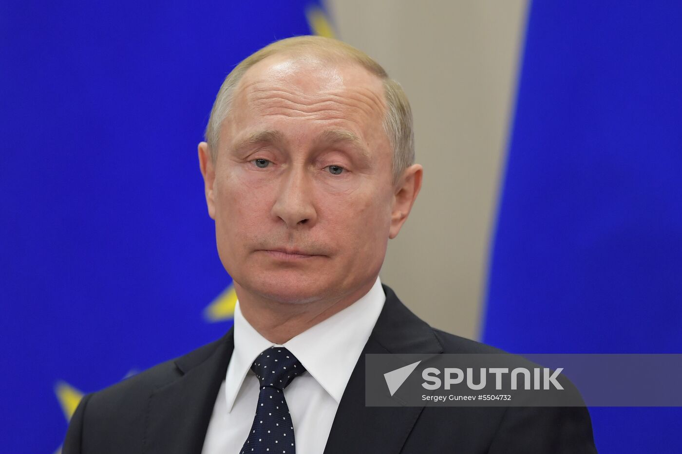 President Vladimir Putin meets with German Chancellor Angela Merkel
