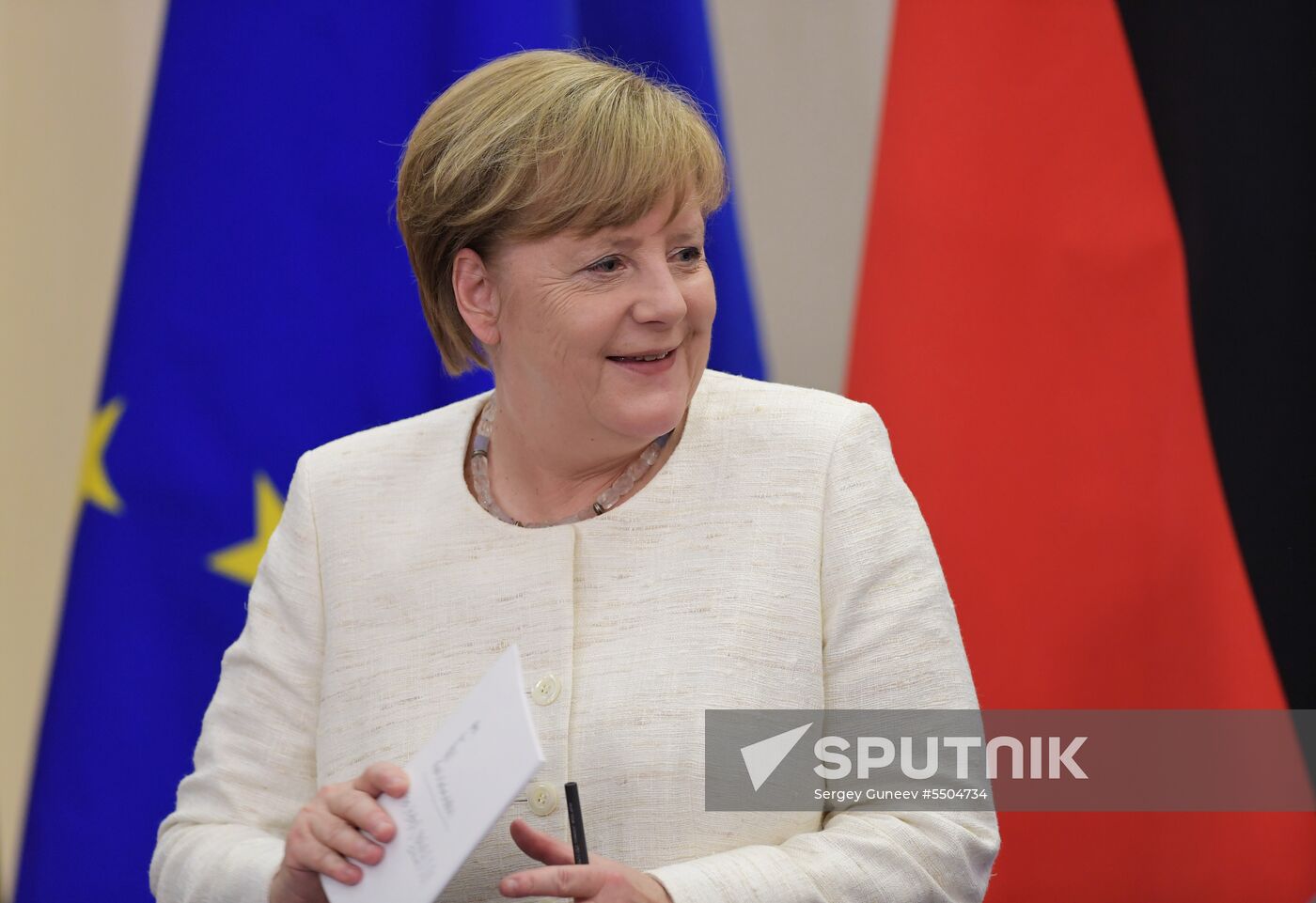President Vladimir Putin meets with German Chancellor Angela Merkel