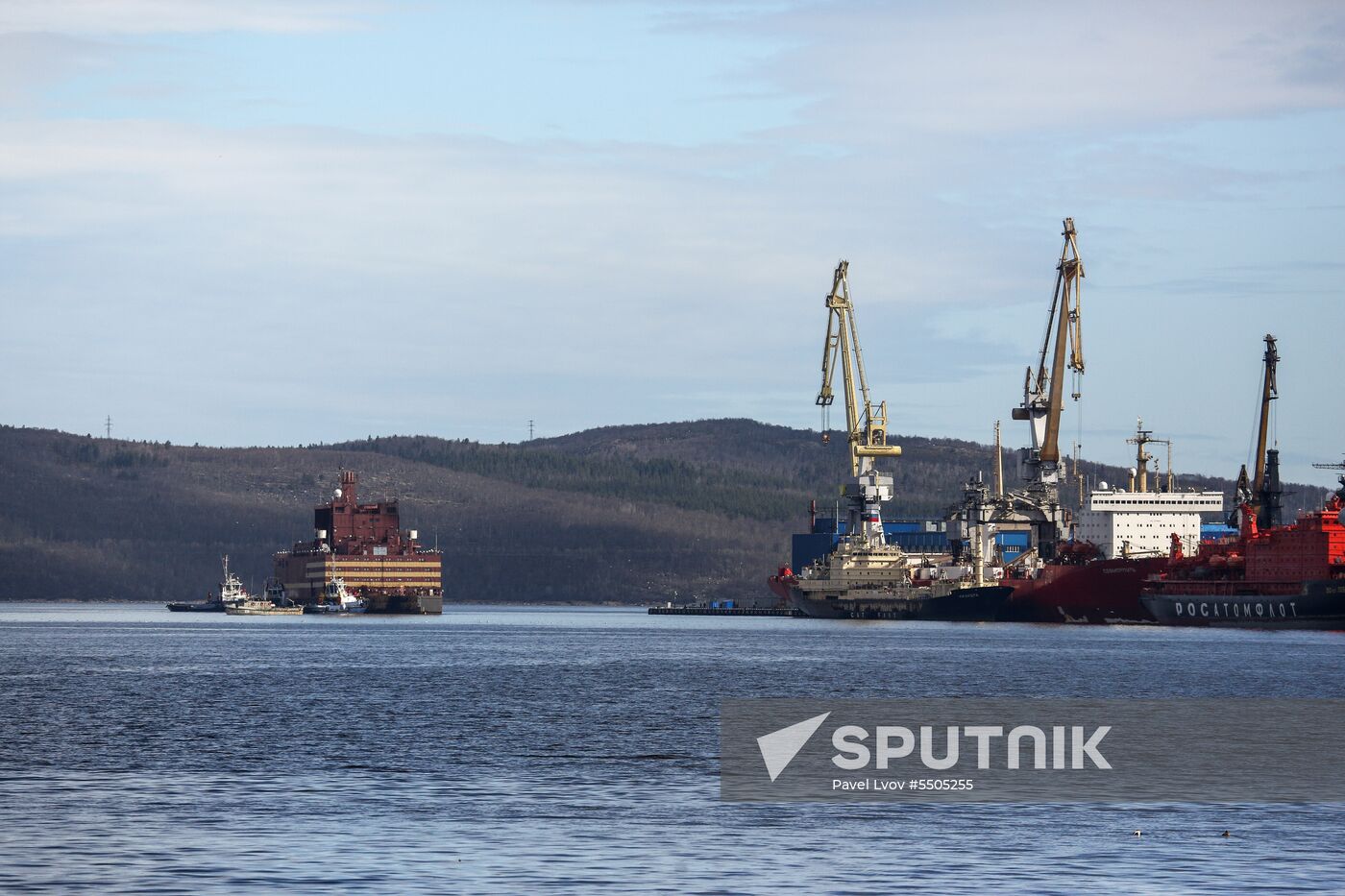 Akademik Lomonosov floating nuclear power plant welcomed in Murmansk
