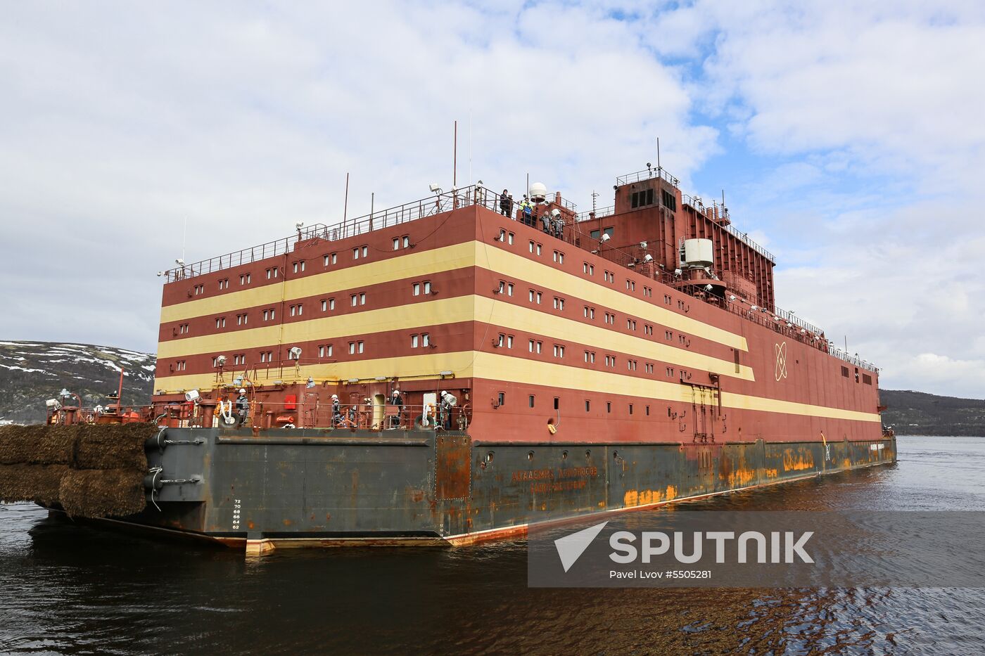 Akademik Lomonosov floating nuclear power plant welcomed in Murmansk