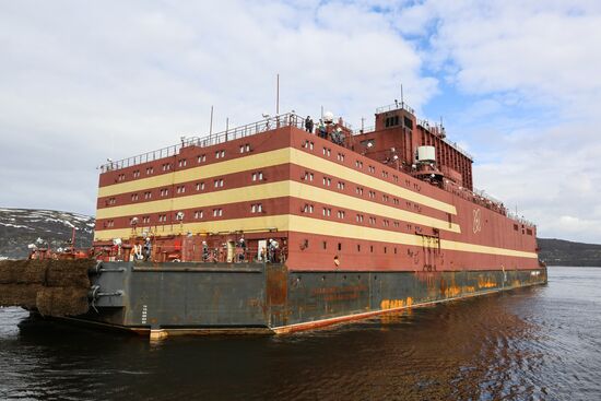 Akademik Lomonosov floating nuclear power plant welcomed in Murmansk