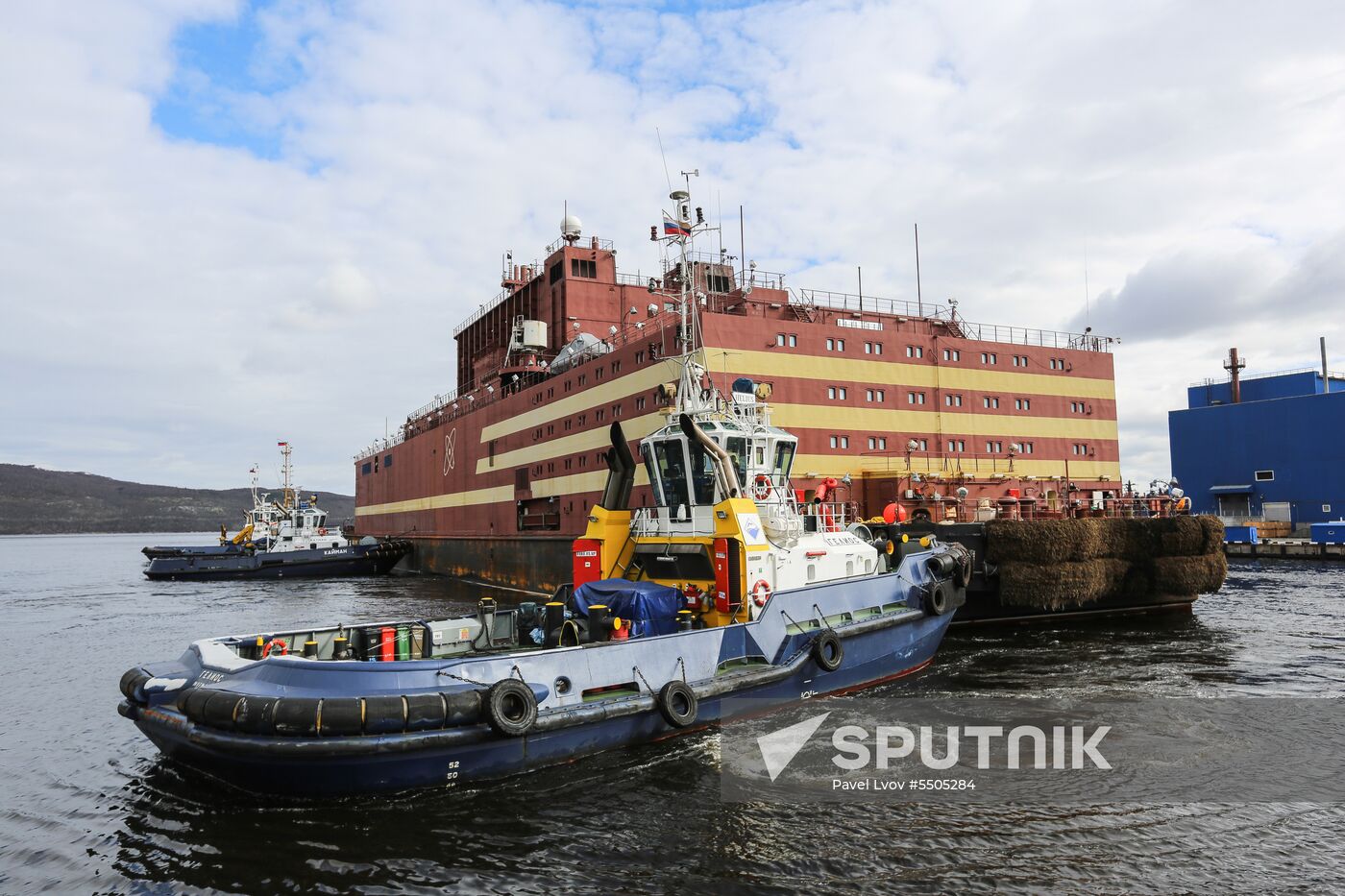 Akademik Lomonosov floating nuclear power plant welcomed in Murmansk