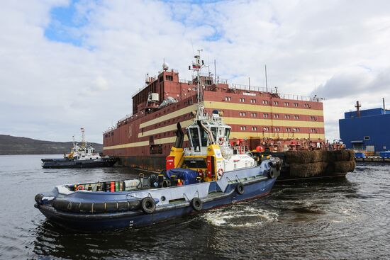 Akademik Lomonosov floating nuclear power plant welcomed in Murmansk