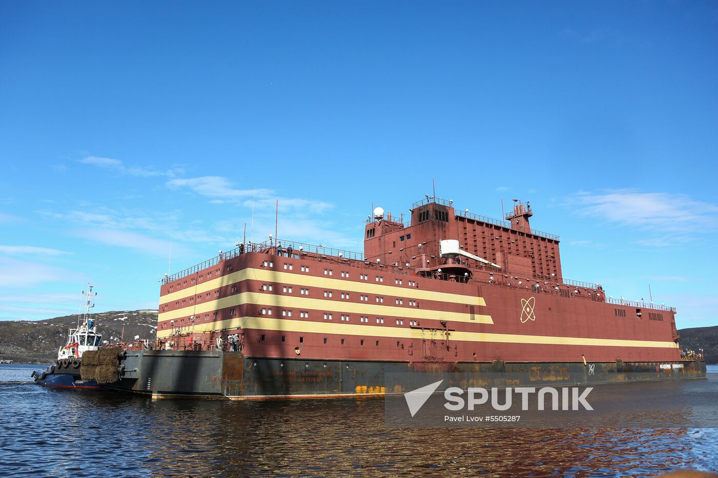 Akademik Lomonosov floating nuclear power plant welcomed in Murmansk