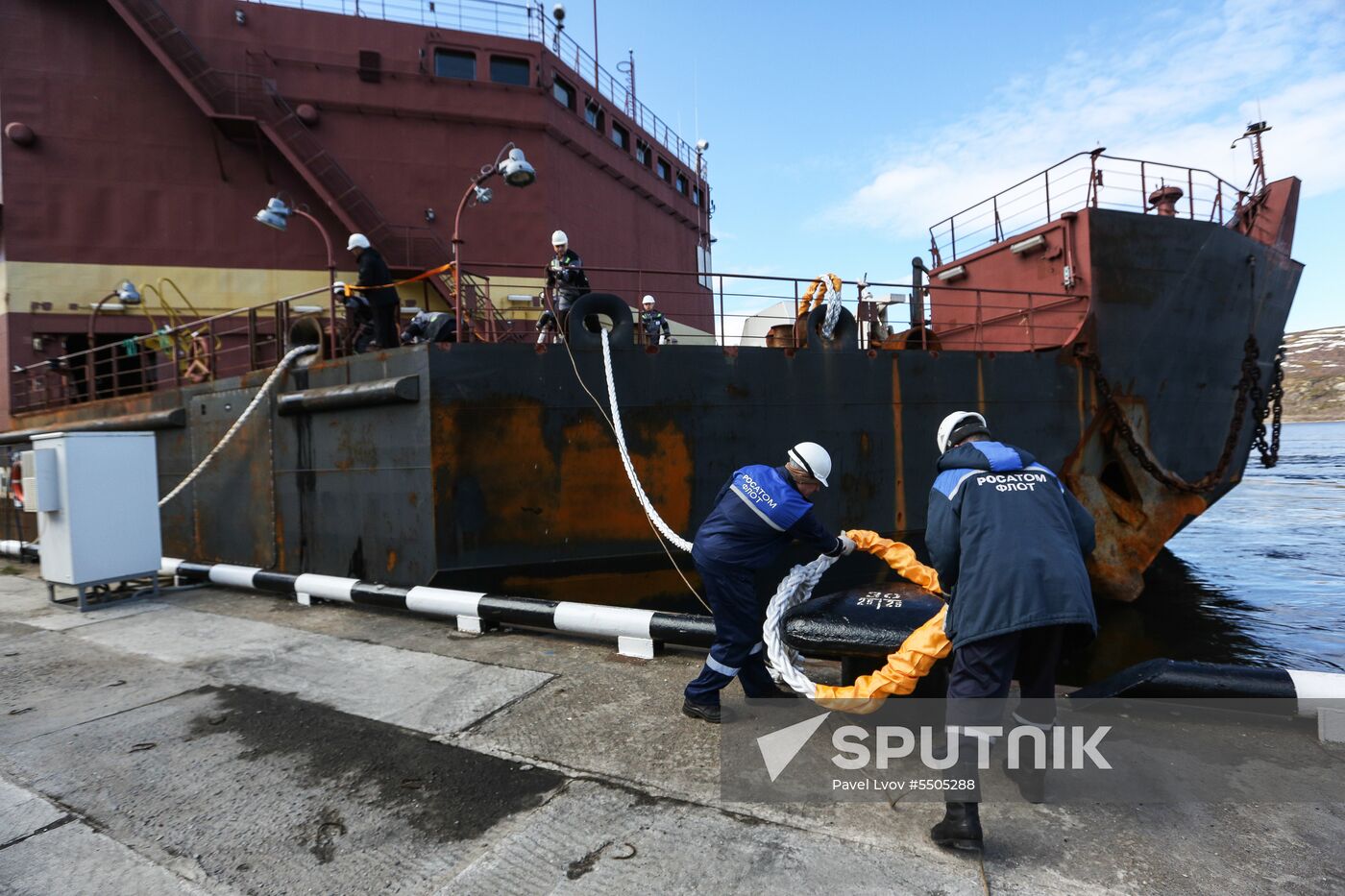 Akademik Lomonosov floating nuclear power plant welcomed in Murmansk