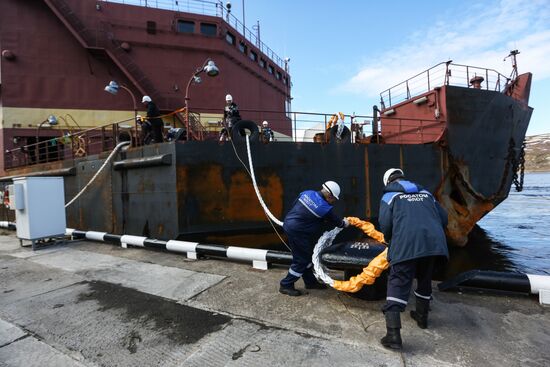 Akademik Lomonosov floating nuclear power plant welcomed in Murmansk