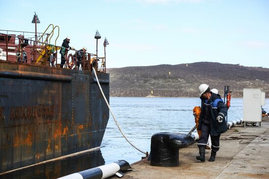 Akademik Lomonosov floating nuclear power plant welcomed in Murmansk