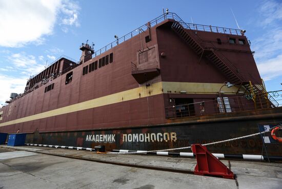 Akademik Lomonosov floating nuclear power plant welcomed in Murmansk