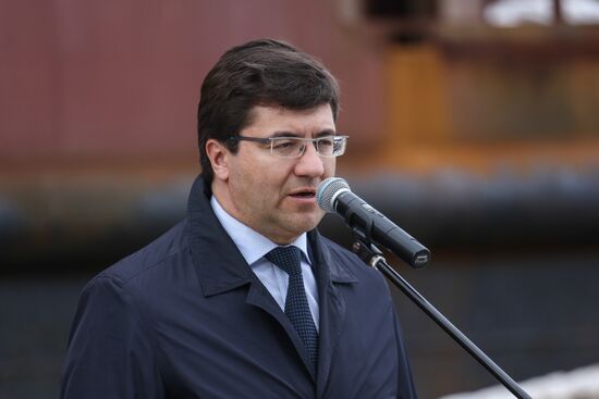Akademik Lomonosov floating nuclear power plant is welcomed in Murmansk
