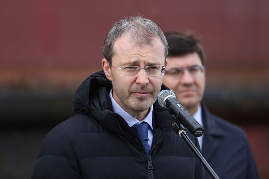 Akademik Lomonosov floating nuclear power plant is welcomed in Murmansk