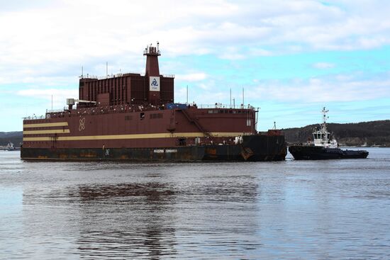 Akademik Lomonosov floating nuclear power plant welcomed in Murmansk
