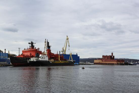 Akademik Lomonosov floating nuclear power plant welcomed in Murmansk