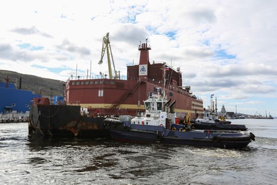 Akademik Lomonosov floating nuclear power plant welcomed in Murmansk