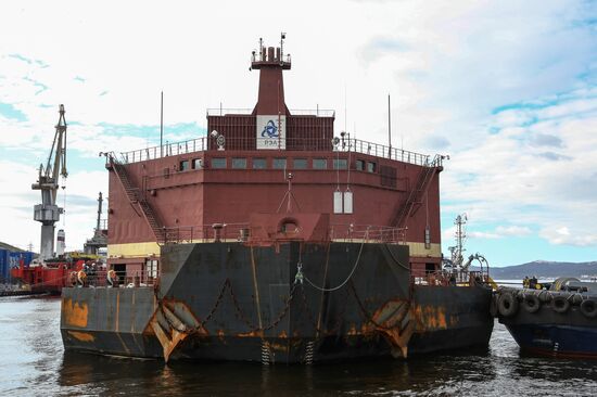Akademik Lomonosov floating nuclear power plant welcomed in Murmansk