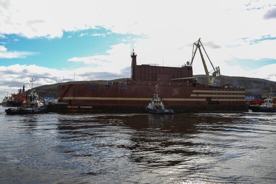 Akademik Lomonosov floating nuclear power plant welcomed in Murmansk