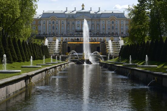 Spring festival of fountains in St. Petersburg
