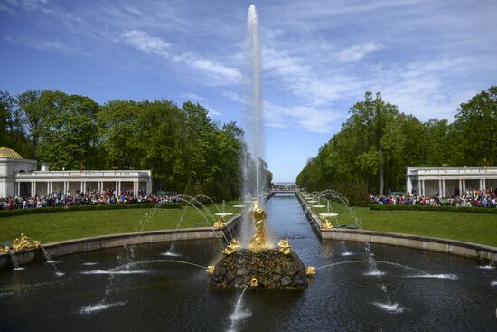 Spring festival of fountains in St. Petersburg