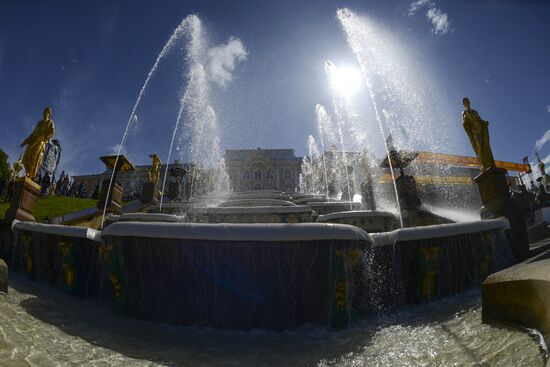 Spring festival of fountains in St. Petersburg