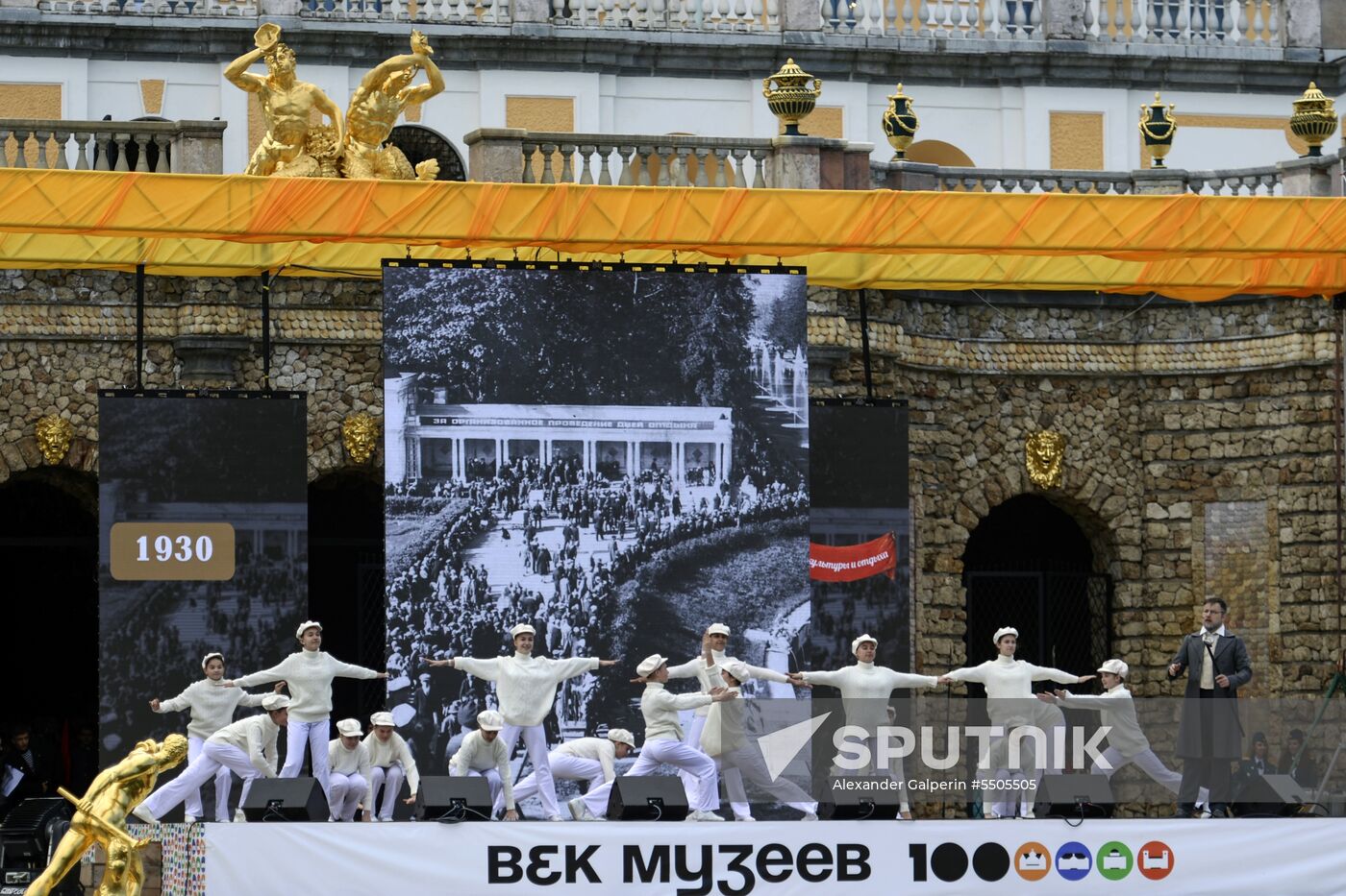 Spring festival of fountains in St. Petersburg