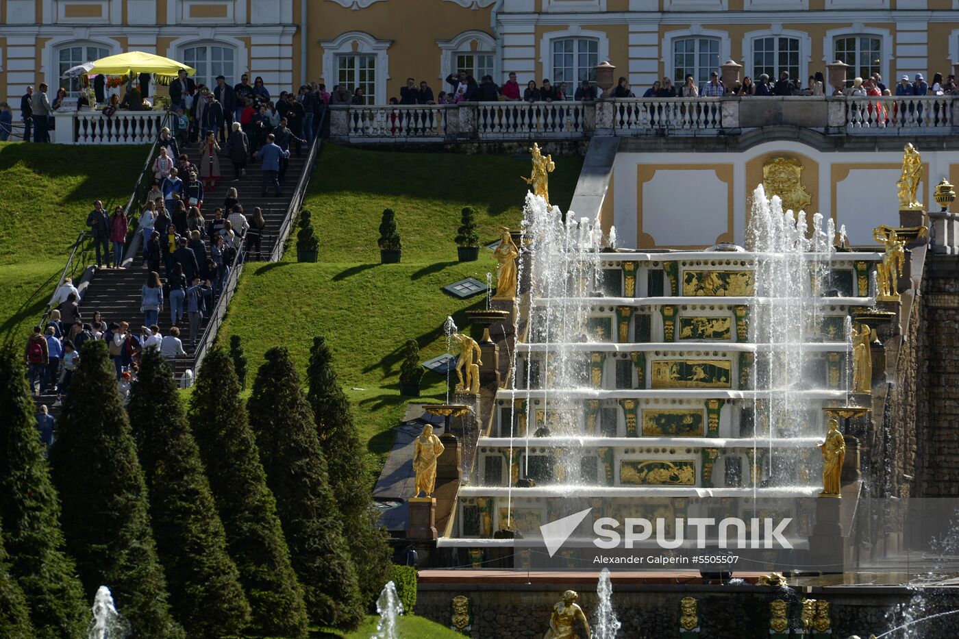 Spring festival of fountains in St. Petersburg