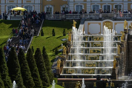 Spring festival of fountains in St. Petersburg