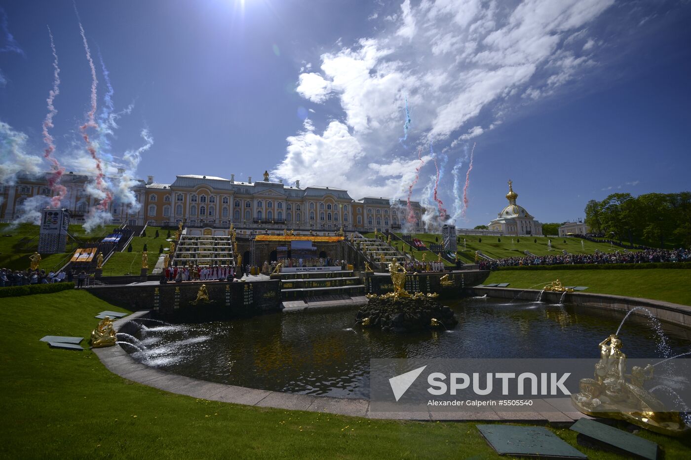 Spring festival of fountains in St. Petersburg