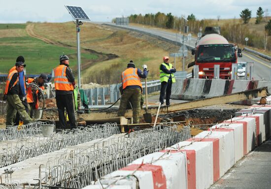 Repairing R-297 Amur motorway between Chita and Khabarovsk
