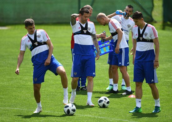 Football. National team's training camp