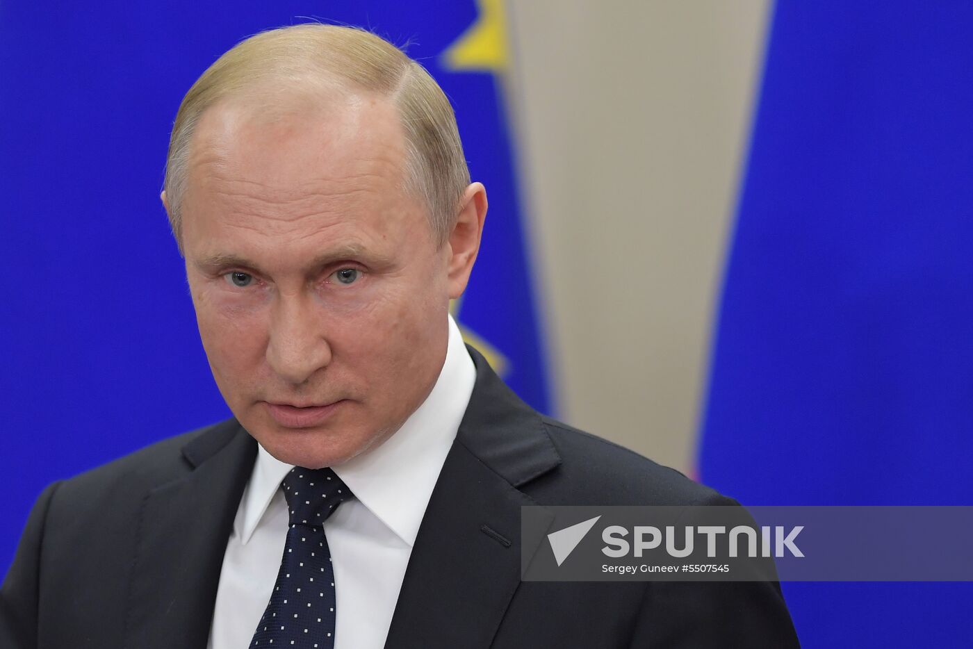President Vladimir Putin meets with German Chancellor Angela Merkel
