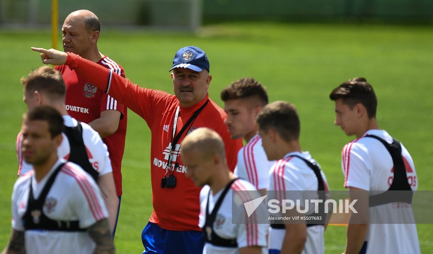 Football. National team's training camp