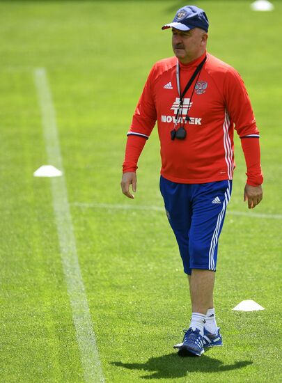Football. National team's training camp