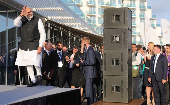 President Vladimir Putin meets with Indian Prime Minister Narendra Modi