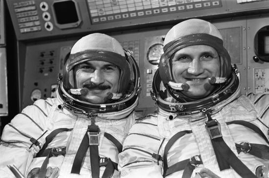 Cosmonauts Volynov and Zholobov