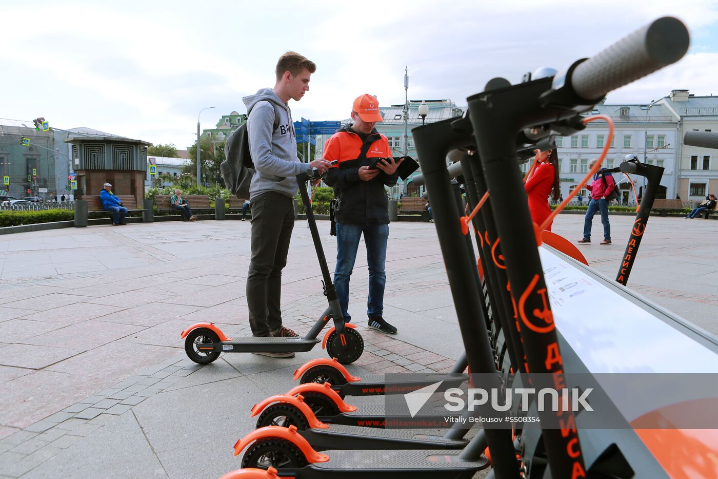 Electric kick scooter rental stations open in Moscow