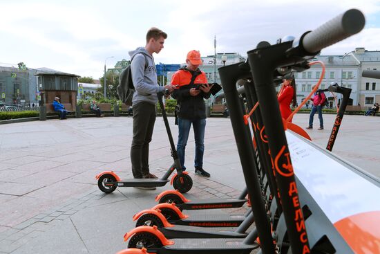 Electric kick scooter rental stations open in Moscow