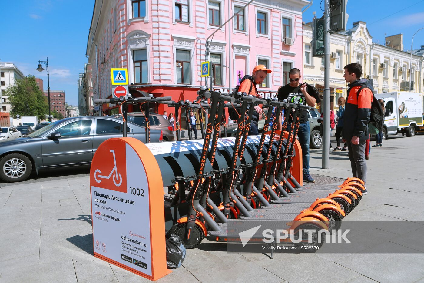 Electric kick scooter rental stations open in Moscow